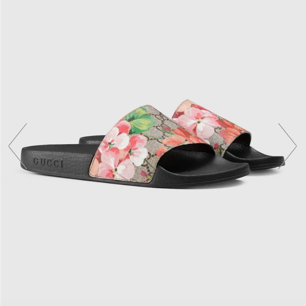 Gucci GG BLOOMS SUPREME FLORAL SLIDE SANDAL. Size 38.